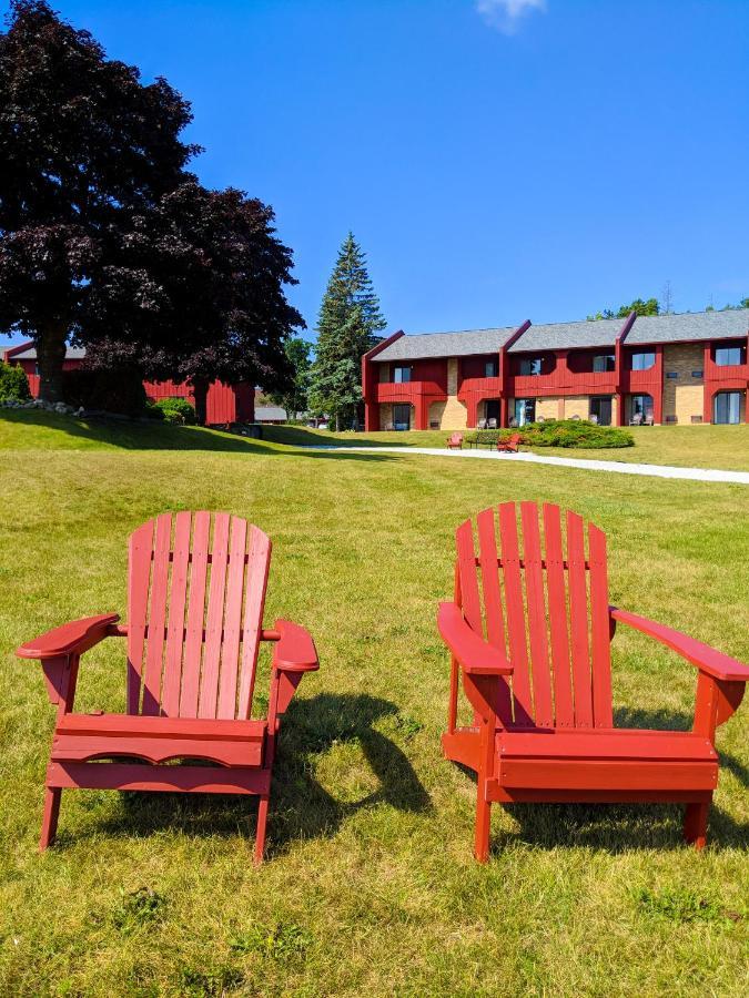 Cedar Hill Lodge Saint Ignace Eksteriør bilde
