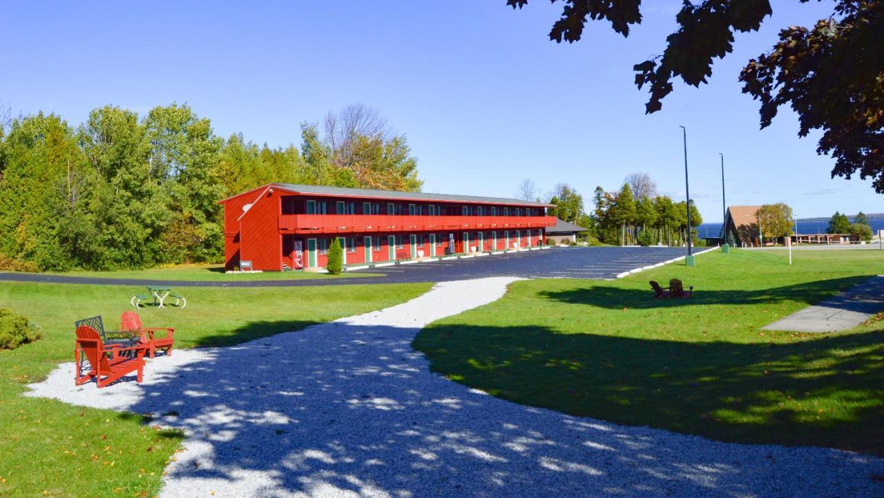 Cedar Hill Lodge Saint Ignace Eksteriør bilde