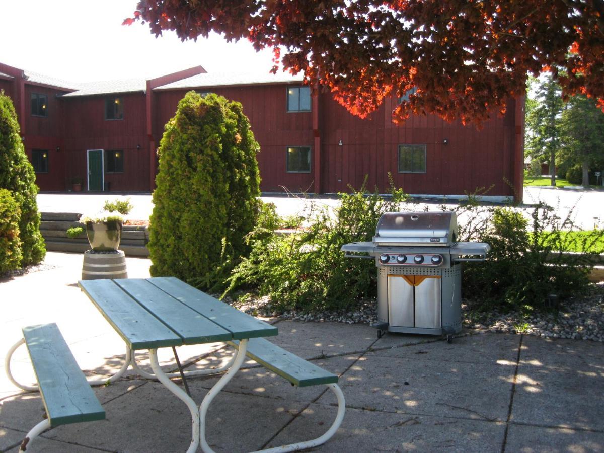 Cedar Hill Lodge Saint Ignace Eksteriør bilde