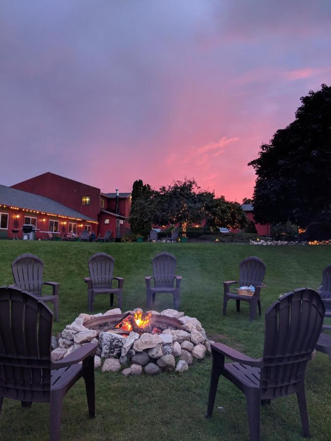 Cedar Hill Lodge Saint Ignace Eksteriør bilde