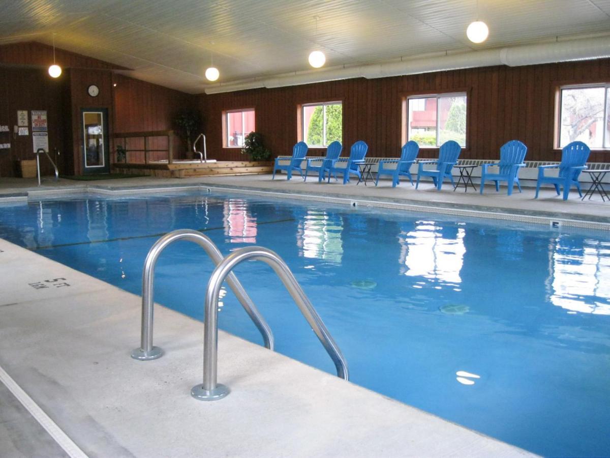 Cedar Hill Lodge Saint Ignace Eksteriør bilde