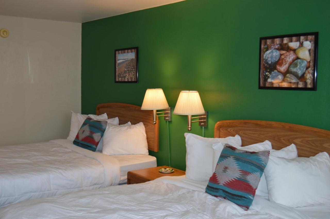 Cedar Hill Lodge Saint Ignace Eksteriør bilde