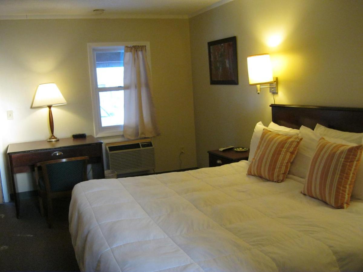 Cedar Hill Lodge Saint Ignace Eksteriør bilde
