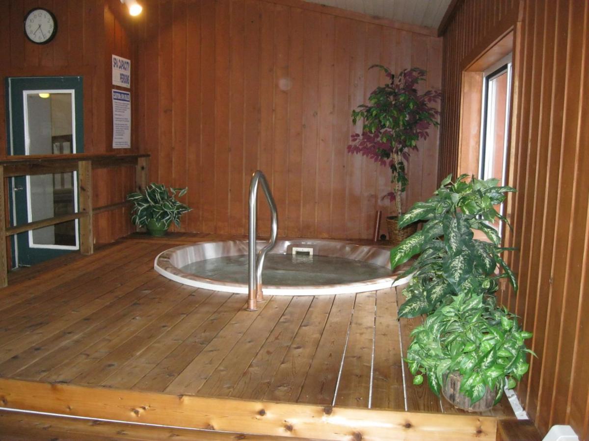 Cedar Hill Lodge Saint Ignace Eksteriør bilde