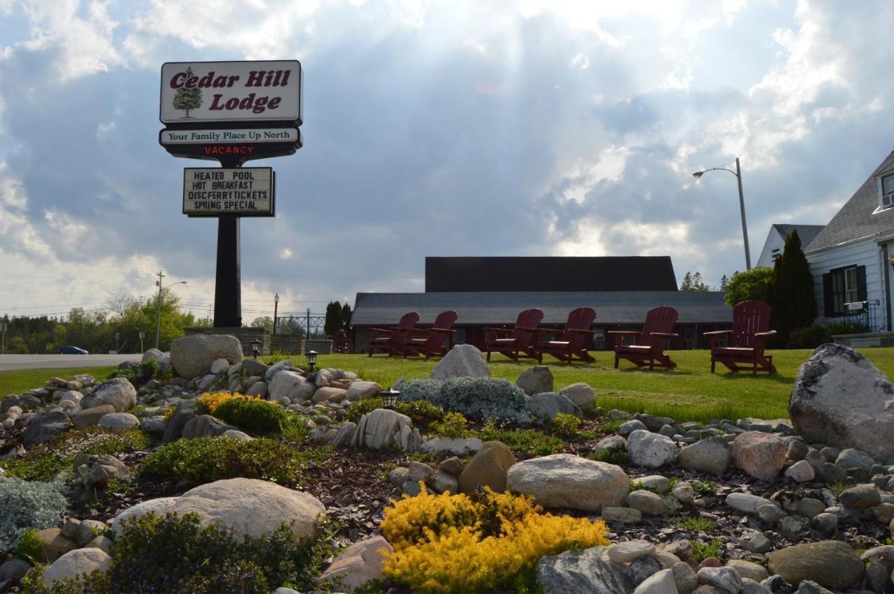 Cedar Hill Lodge Saint Ignace Eksteriør bilde