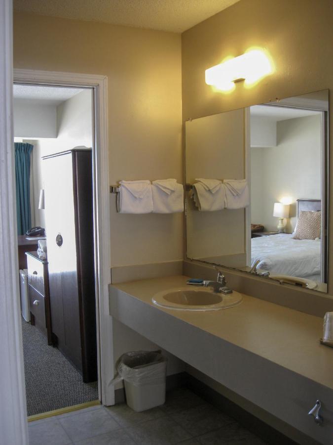 Cedar Hill Lodge Saint Ignace Eksteriør bilde
