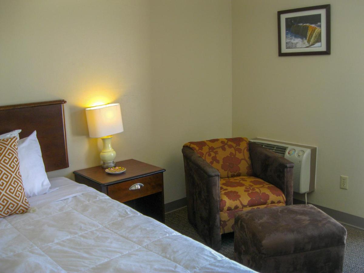 Cedar Hill Lodge Saint Ignace Eksteriør bilde