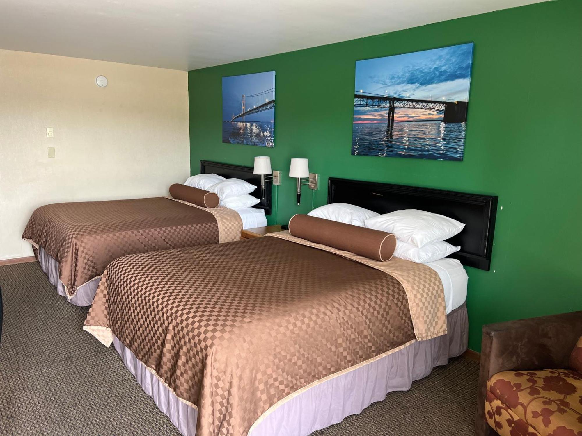 Cedar Hill Lodge Saint Ignace Eksteriør bilde
